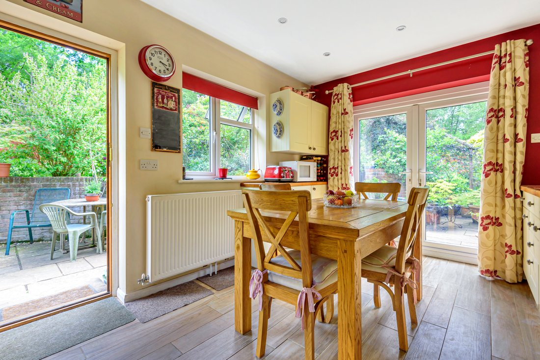 Bungalow in Liss, England 4 - 17758047