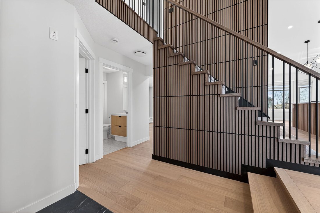 House in Calgary, Alberta, Canada 3 - 17757702