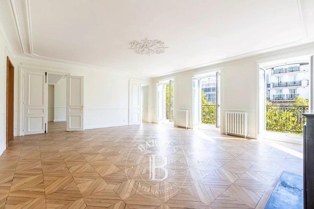Apartment in Elysées-Madeleine, Paris 8e Arrondissement, Paris 4 - 17757177