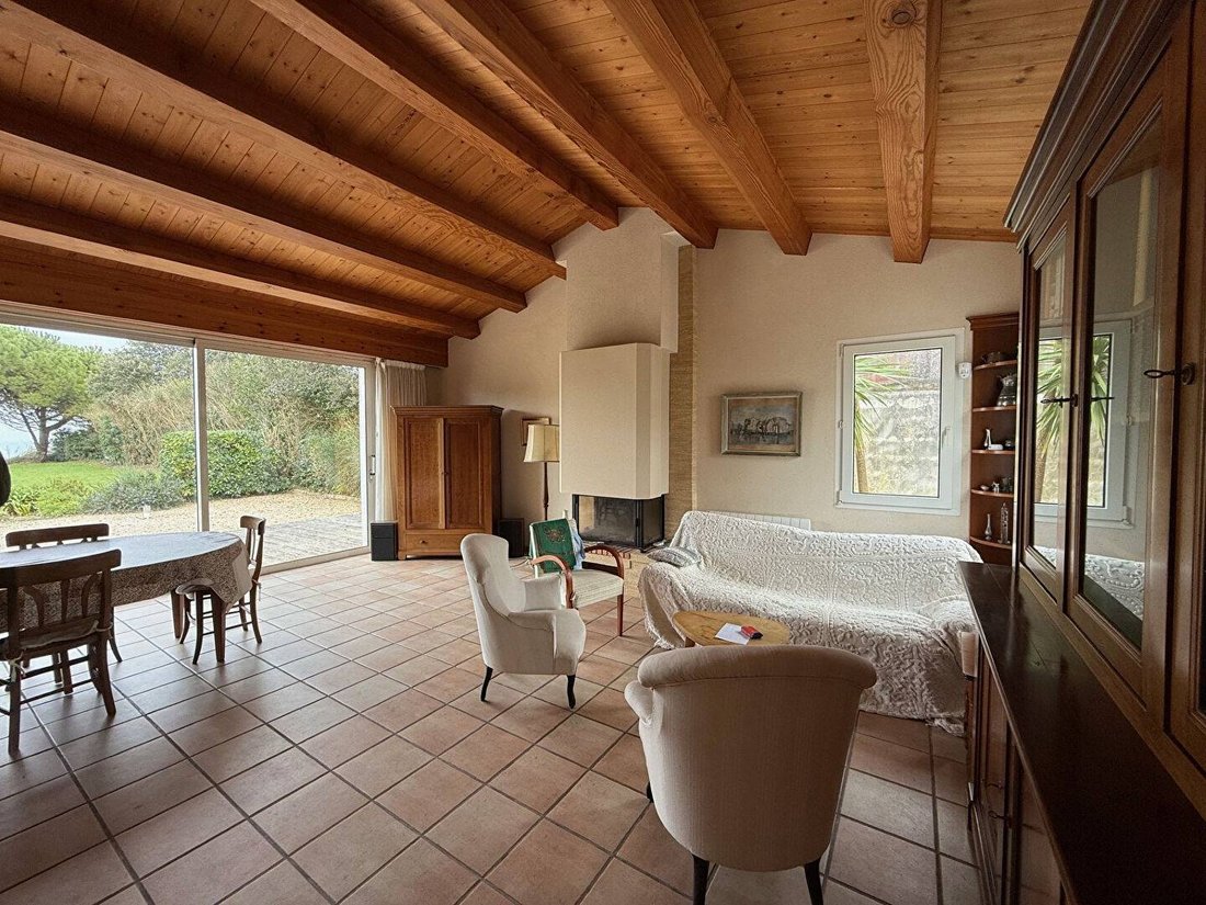 House in Saint-Martin-de-Ré, Nouvelle-Aquitaine, France 2 - 17762642
