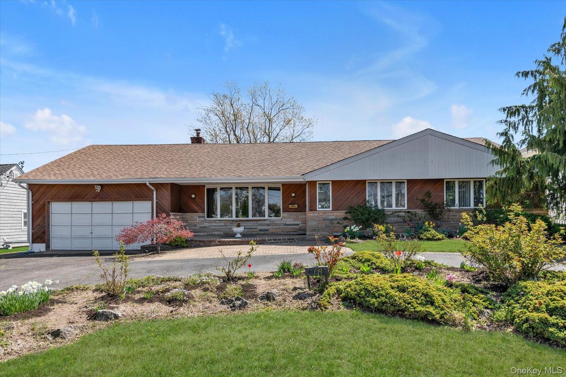 House in Massapequa, New York, United States 1 - 17756393