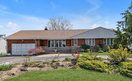 House in Massapequa, New York, United States 1