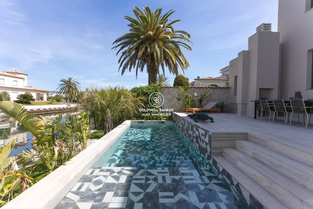 Villa in Empuriabrava, Catalonia, Spain 1 - 17757152