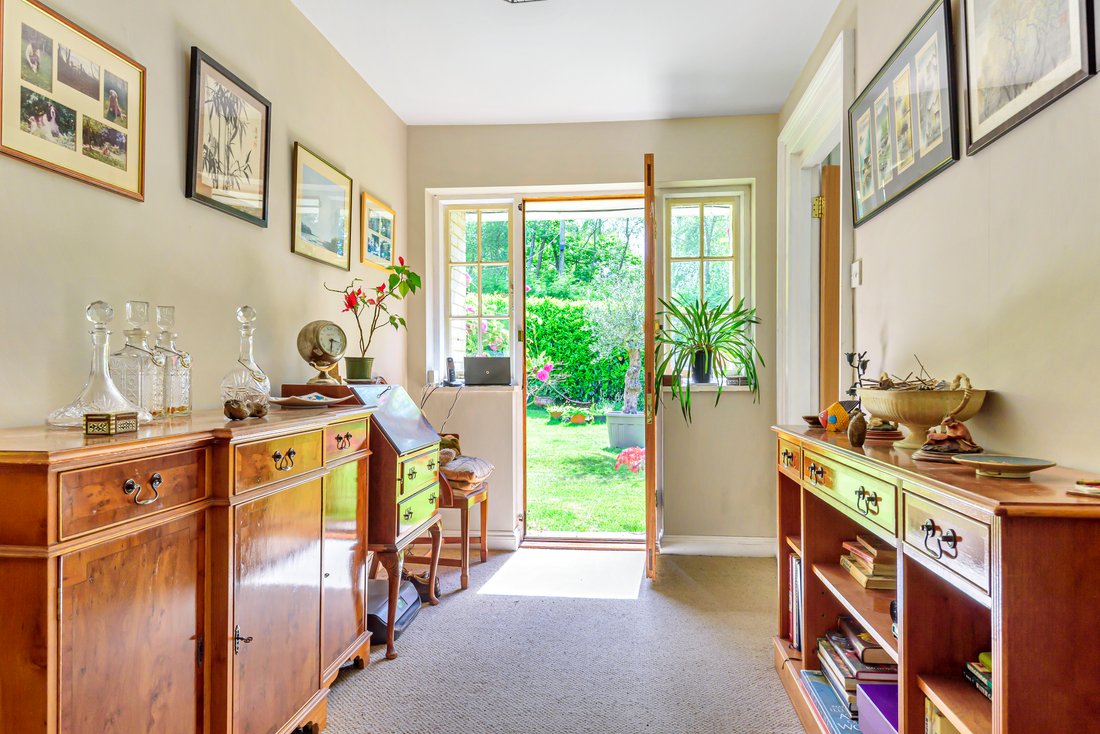 Bungalow in Liss, England 5 - 17758047