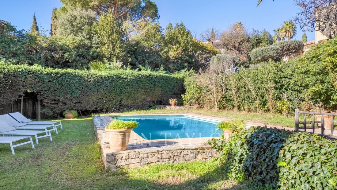 Villa in Centre Ville, Carqueiranne, France 3 - 17754839