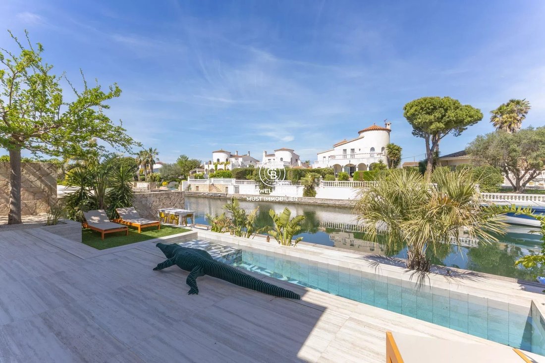 Villa in Empuriabrava, Catalonia, Spain 5 - 17757152