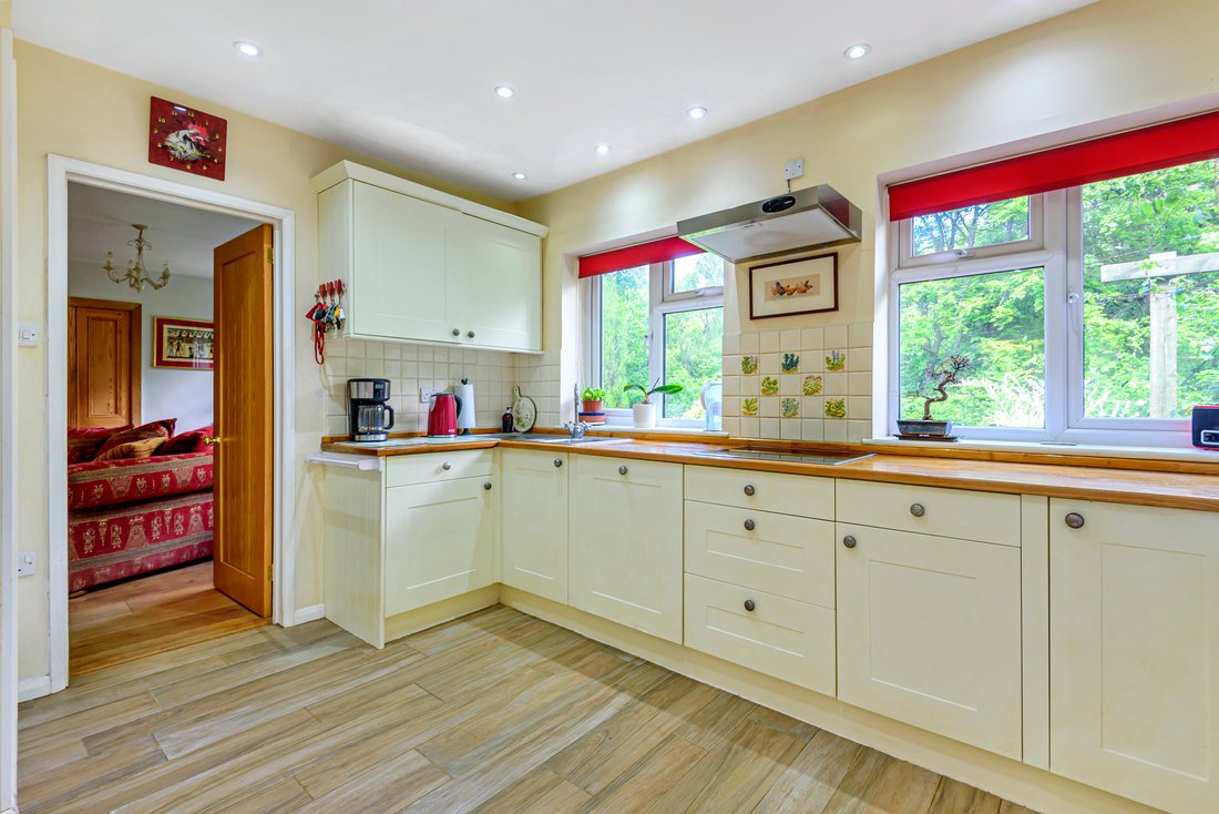 Bungalow in Liss, England 3 - 17758047