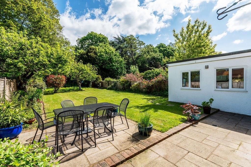 House in Hawks Hill, Fetcham, England 2 - 17754897