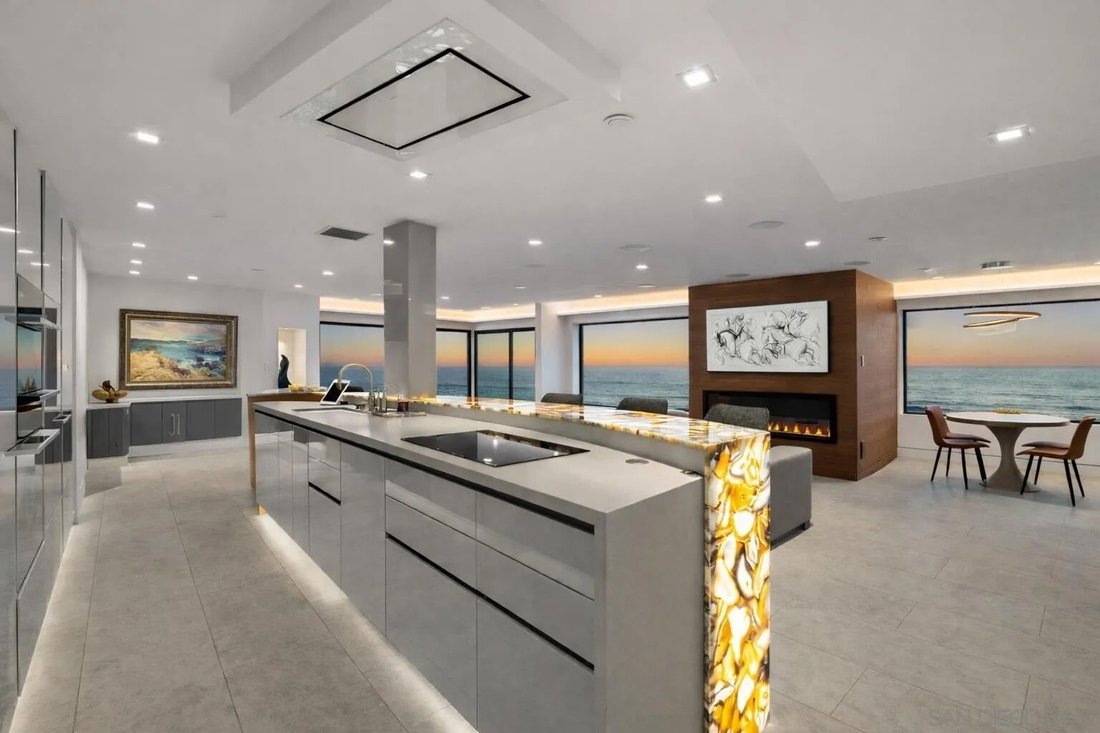 Condo in San Diego, California, United States 4 - 17759089