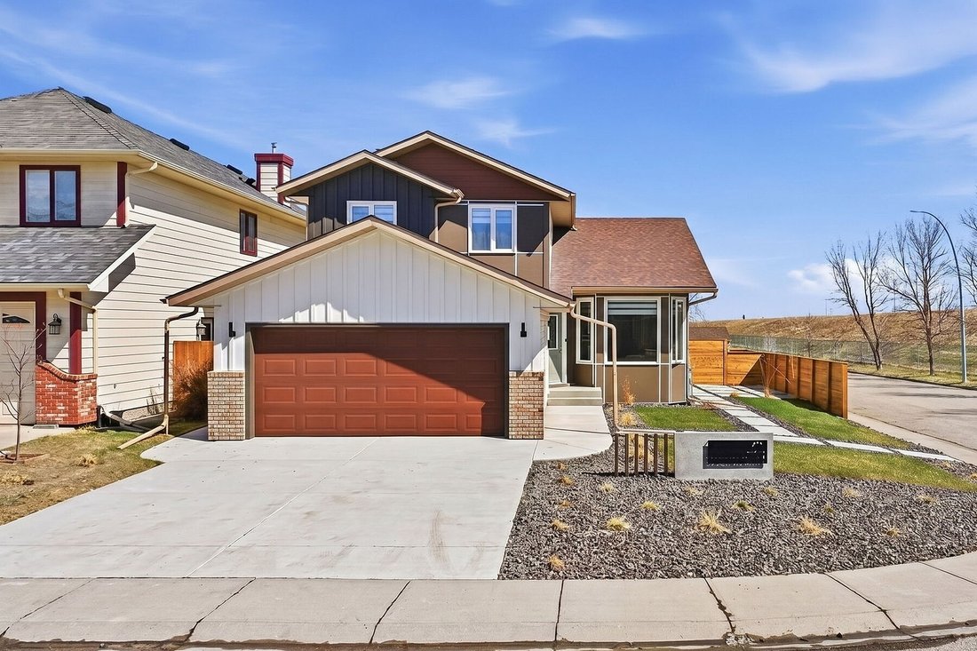 House in Calgary, Alberta, Canada 1 - 17757702