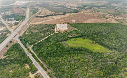 Farm Ranch in Elmendorf, Texas, United States 1