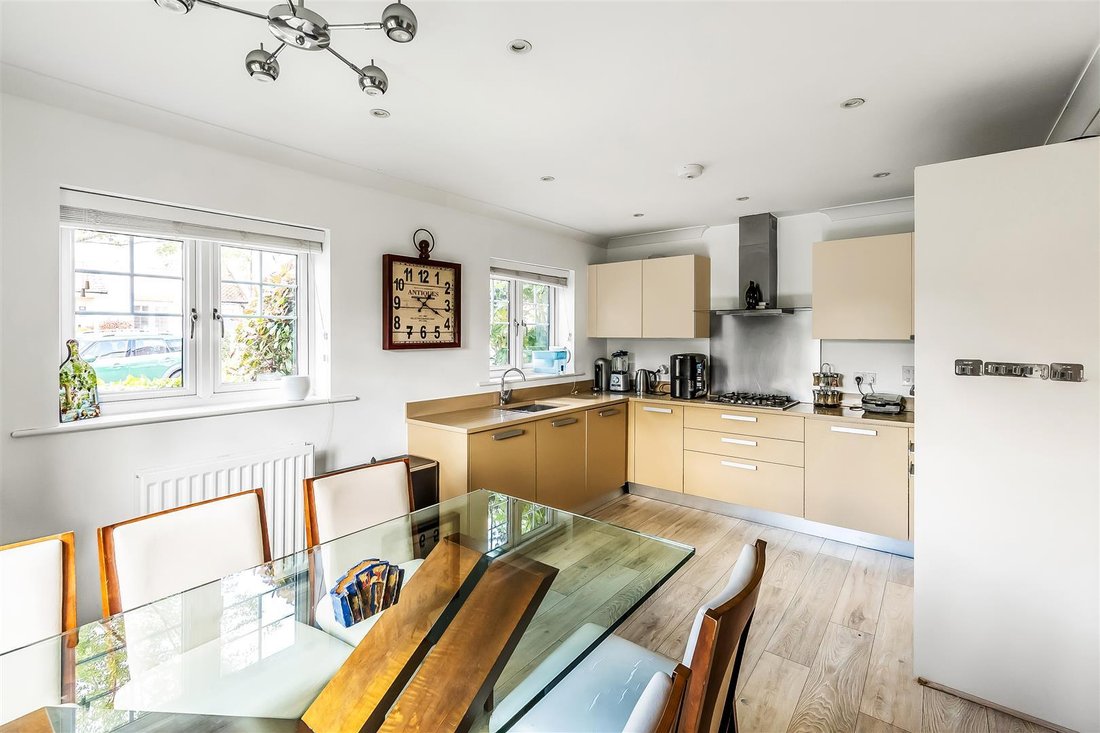 House in Oxshott, Elmbridge, England 5 - 17754933