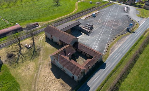 Estate in Vezac, Nouvelle-Aquitaine, France 1
