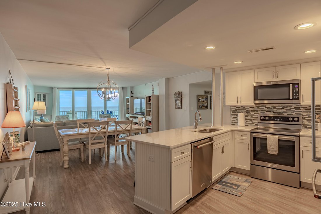 Condo in North Topsail Beach, North Carolina, United States 3 - 17759292