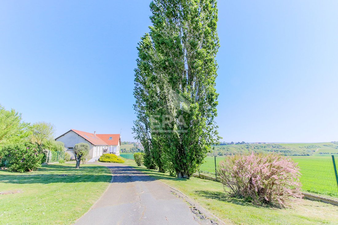 Villa in Le Bourg et le Hameaux, Beynes, France 2 - 17756524