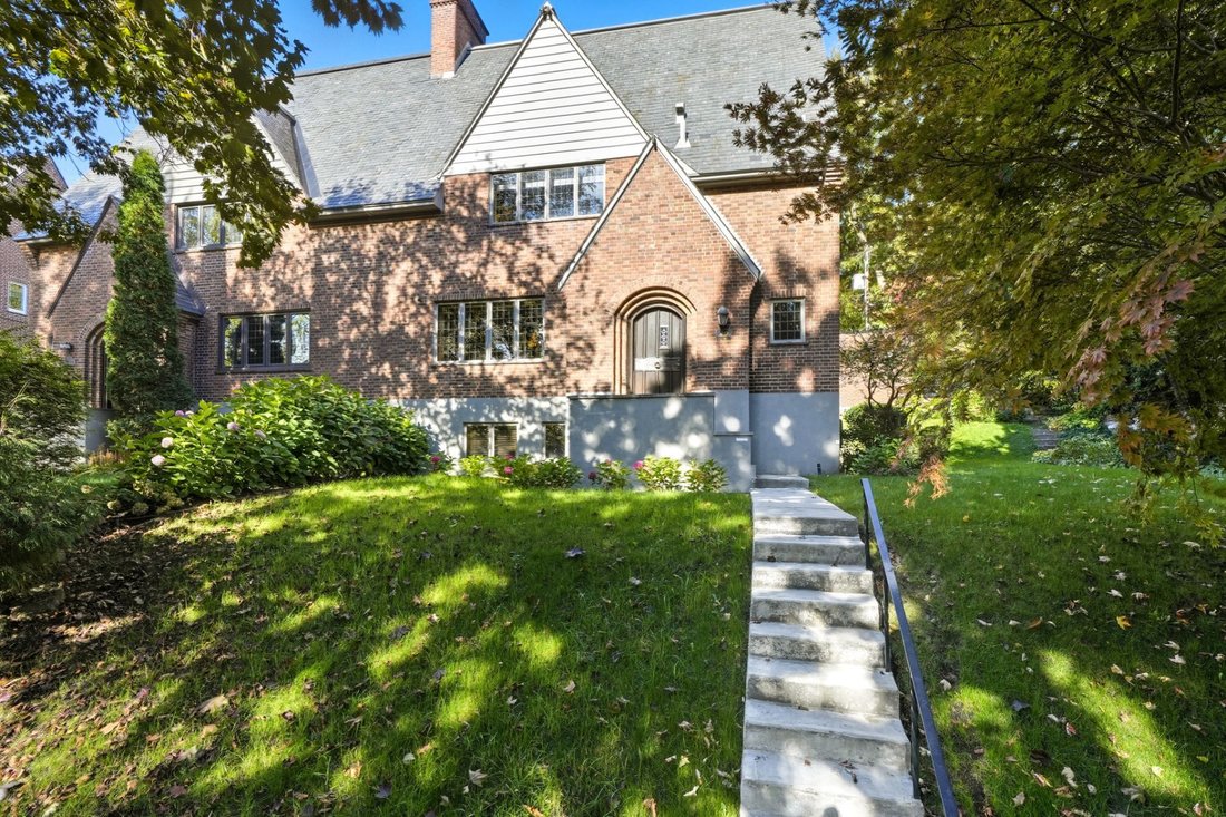 House in Westmount, Quebec, Canada 2 - 17760235