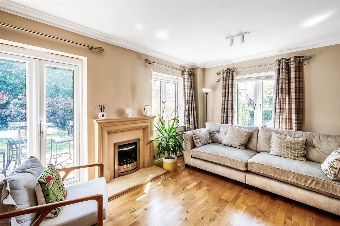 House in Oxshott, Elmbridge, England 3 - 17754933