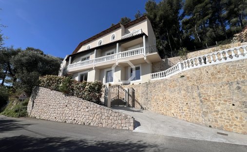 Villa in Village-Cros de Caste-Coupiere-Mont Gros, Roquebrune-Cap-Martin, France 1
