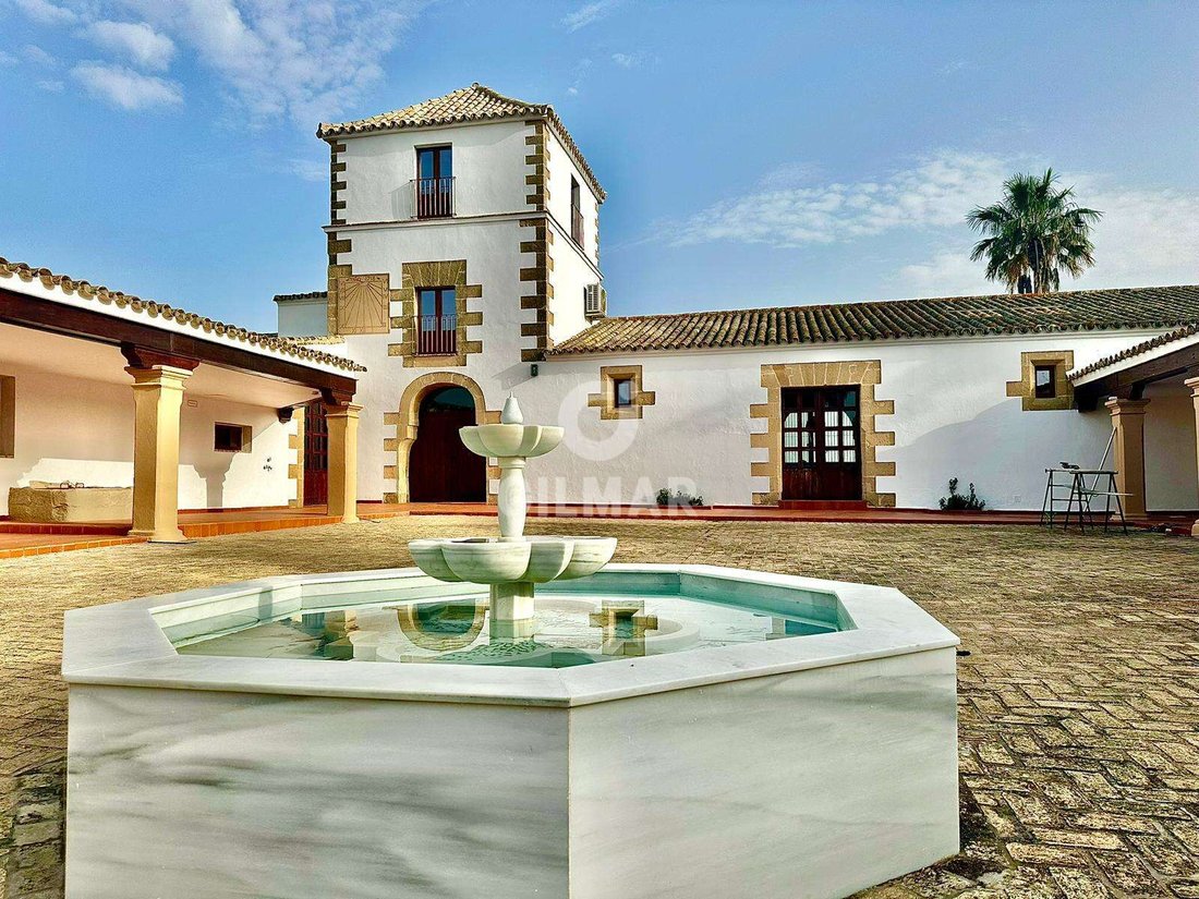 Villa in El Puerto de Santa María, Andalusia, Spain 1 - 17754833