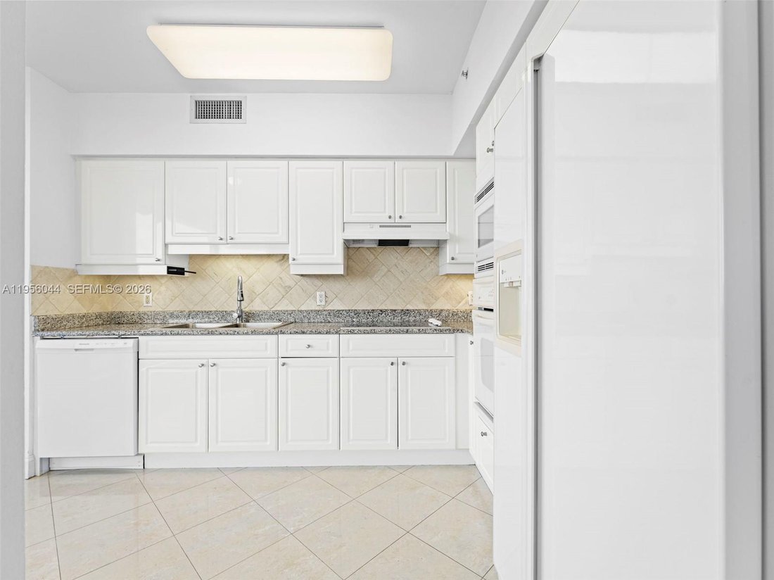 Condo in Miami Beach, Florida, United States 5 - 17050739