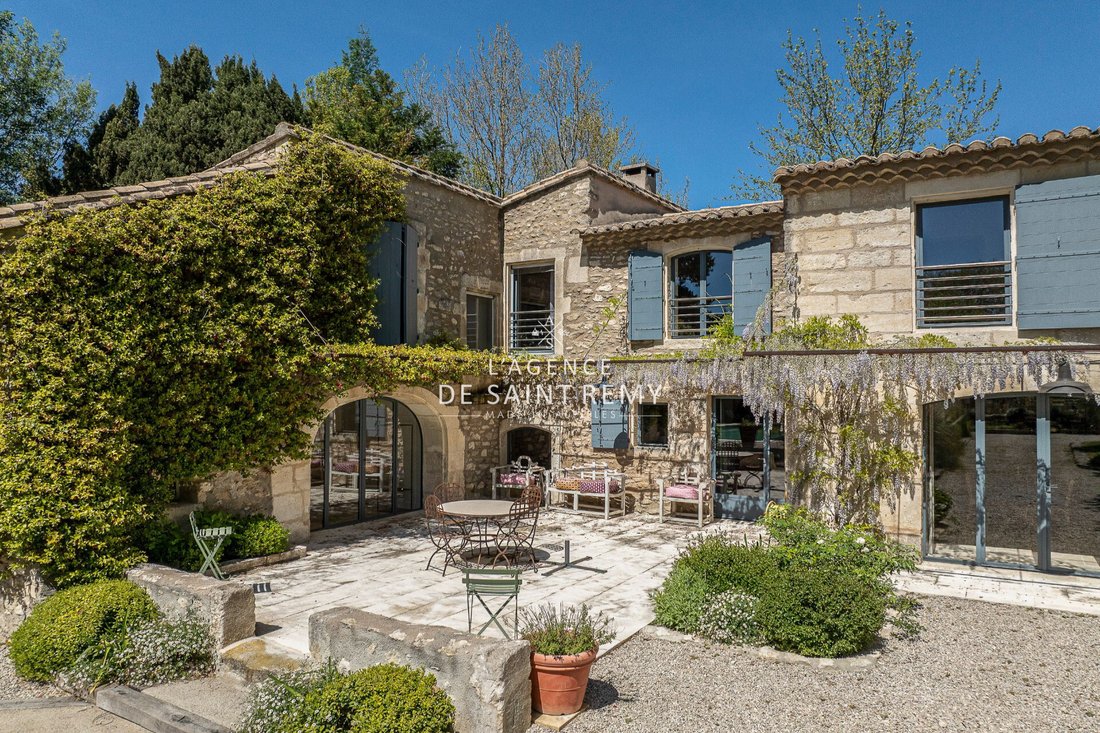 Villa in Saint-Rémy-de-Provence, Provence-Alpes-Côte d'Azur, France 2 - 17756276
