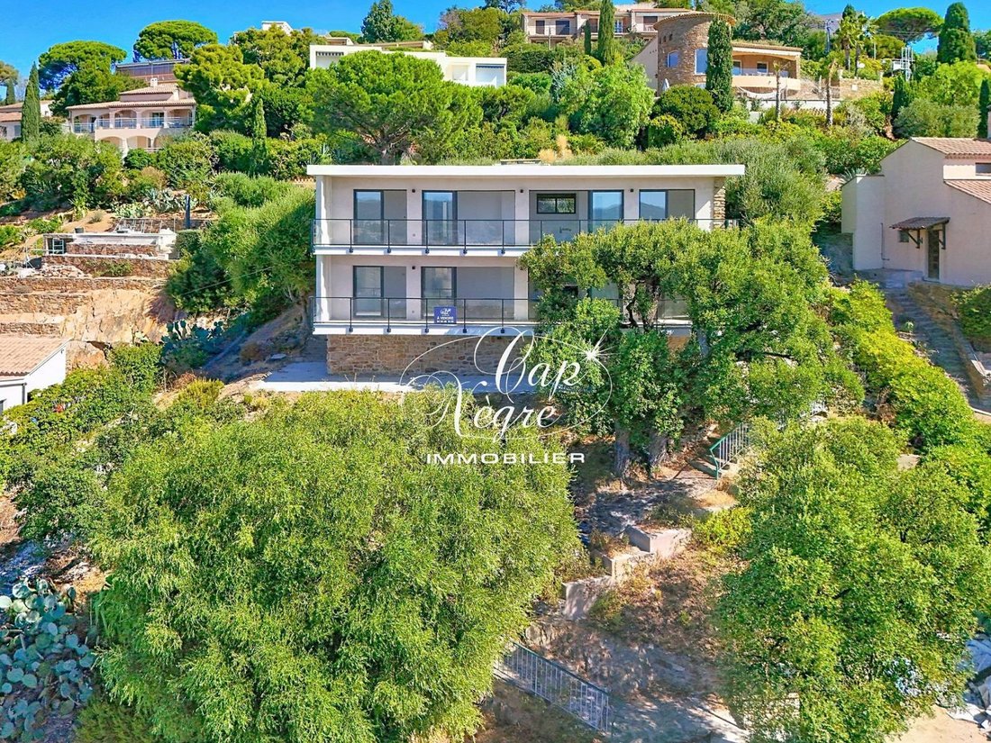 Estate in Le Lavandou, Provence-Alpes-Côte d'Azur, France 2 - 17759819