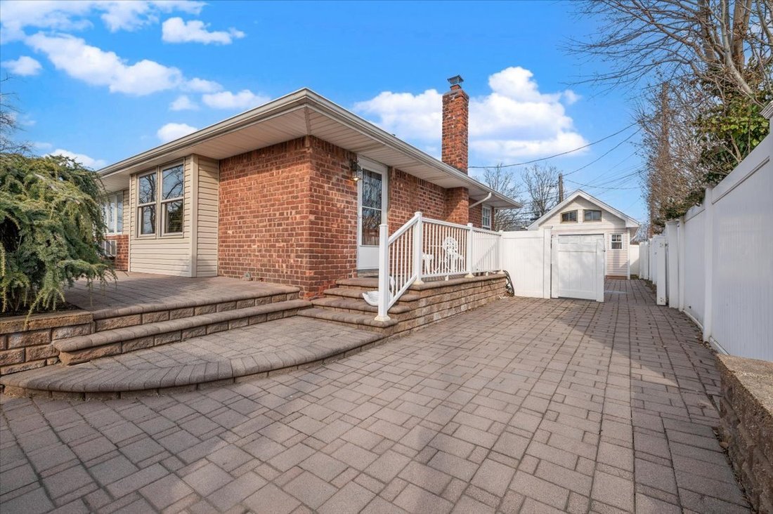 House in Levittown, New York, United States 2 - 17755938