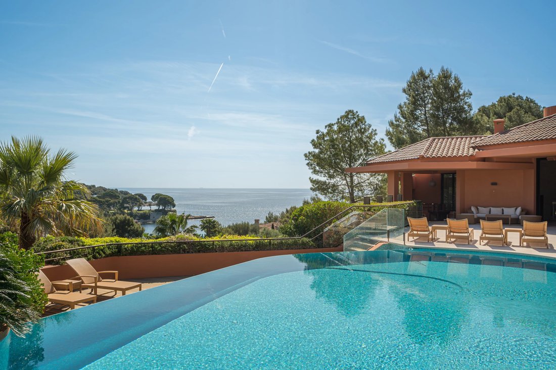 Villa in Saint-Jean-Cap-Ferrat, Provence-Alpes-Côte d'Azur, France 3 - 17756553