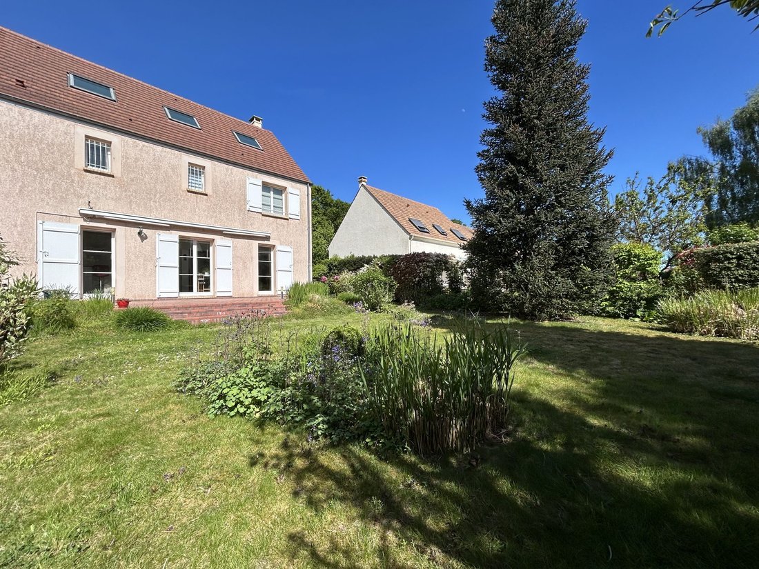 House in Bois de la Couronne, Bois-d'Arcy, France 1 - 17761443