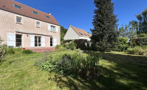 House in Bois de la Couronne, Bois-d'Arcy, France 1
