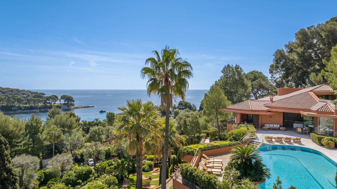 Villa in Saint-Jean-Cap-Ferrat, Provence-Alpes-Côte d'Azur, France 1 - 17756553