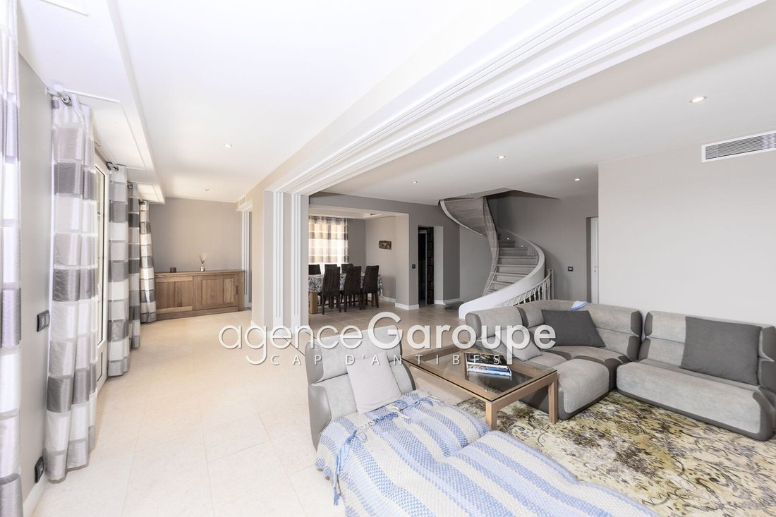 Villa in Antibes, Provence-Alpes-Côte d'Azur, France 5 - 17762207