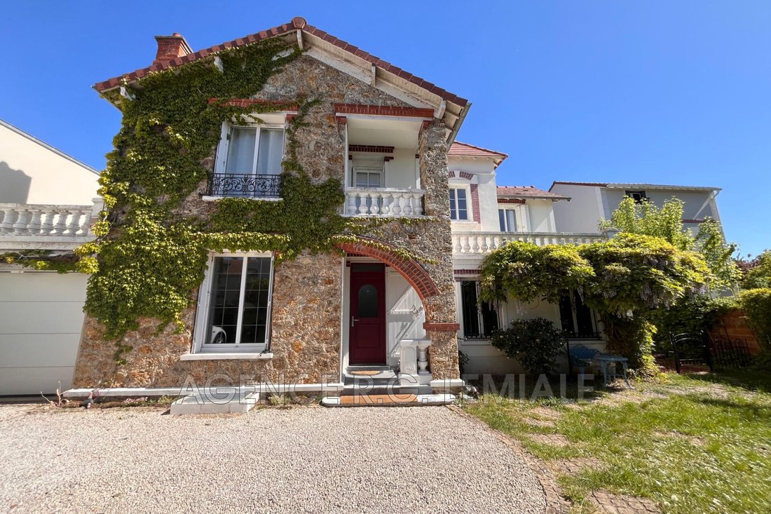 Villa in Foch, Maisons-Laffitte, France 1 - 17756263