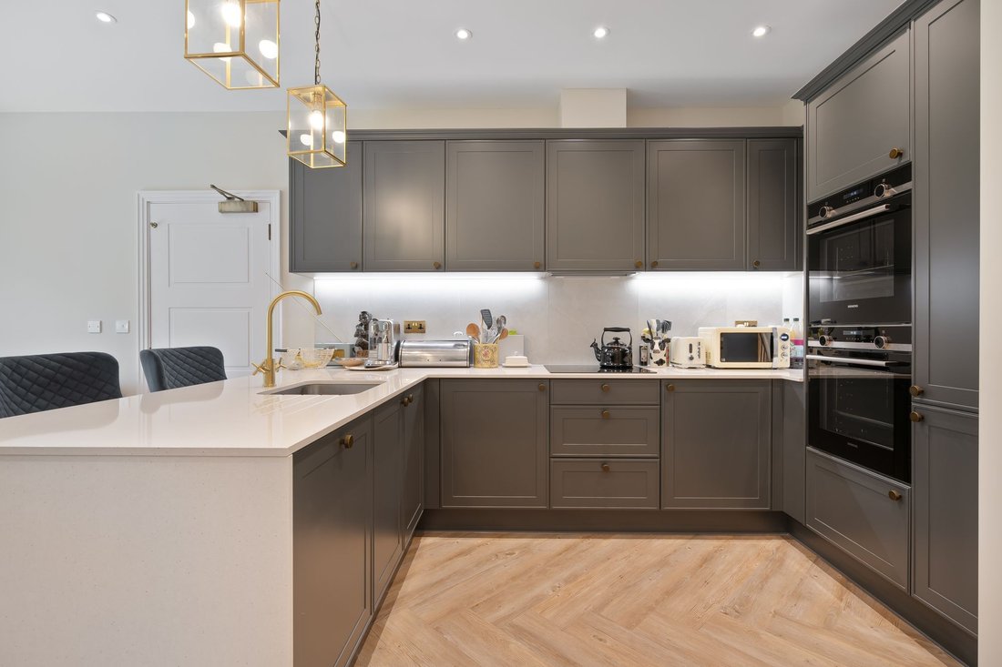 House in Sunninghill, England 3 - 17758082