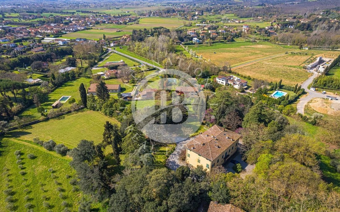Villa in Historic Center, Lucca, Tuscany 3 - 17758944