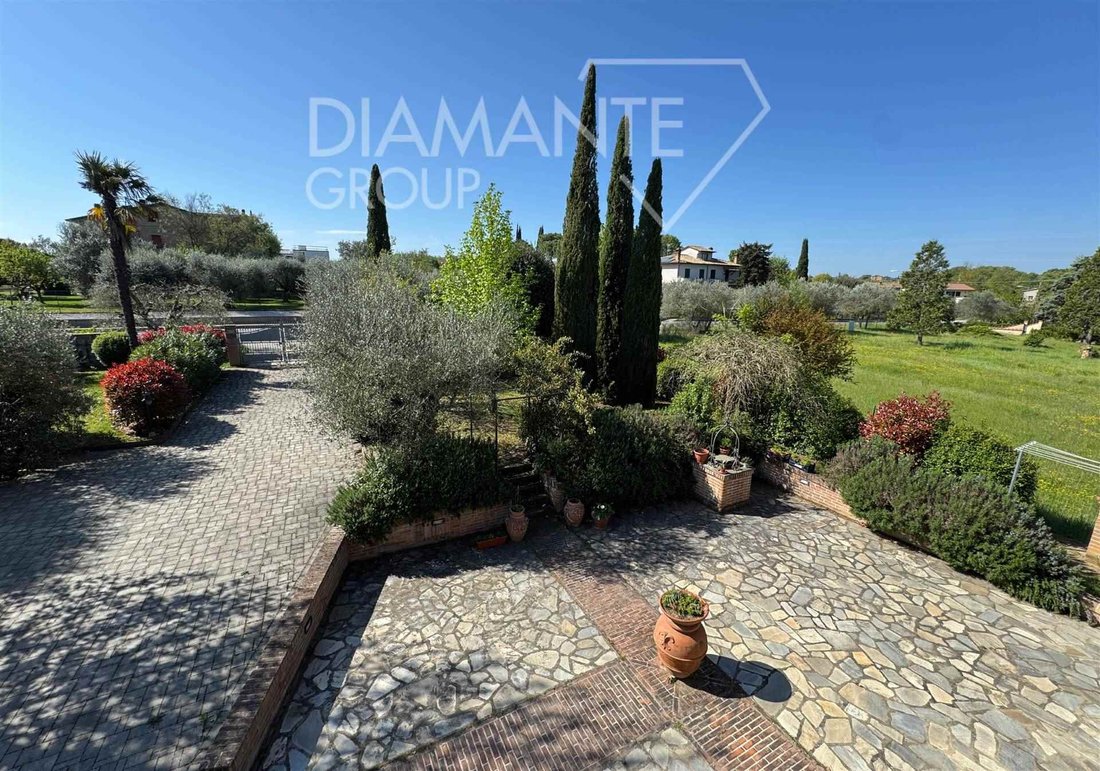 Villa in Castiglione del Lago, Umbria, Italy 2 - 17760216