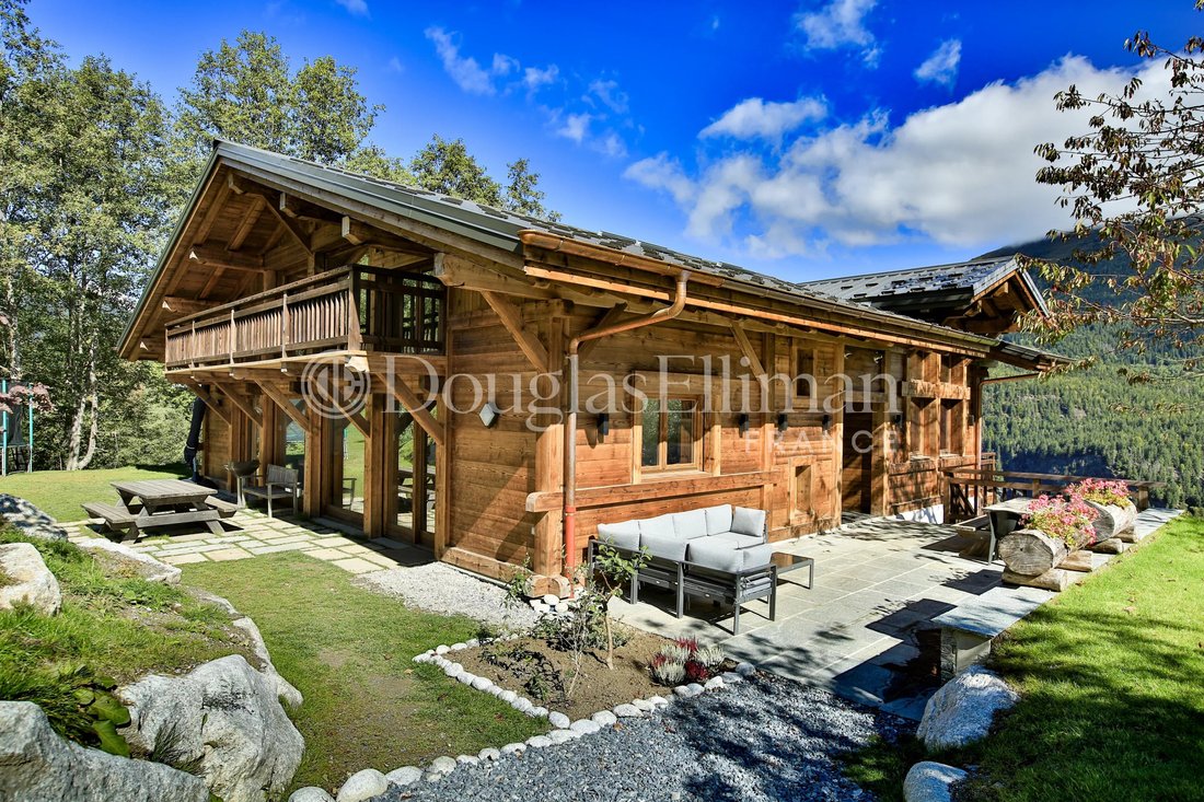 Chalet in Les Houches, Auvergne-Rhône-Alpes, France 2 - 15220411
