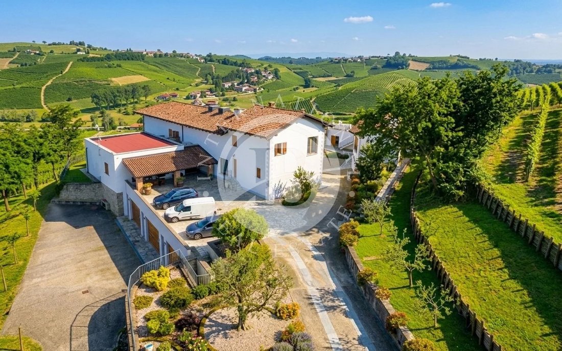 Villa in Agliano Terme, Piedmont, Italy 2 - 17758770