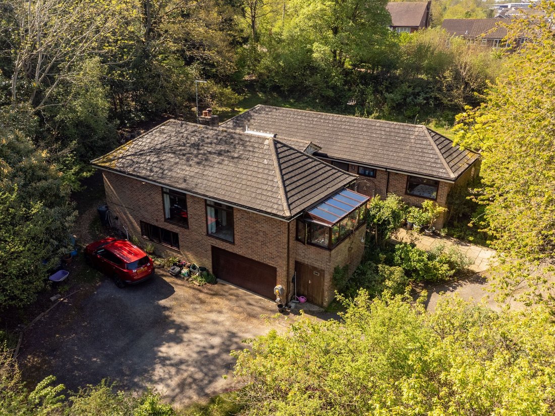 House in Hackenden, East Grinstead, England 2 - 17756608
