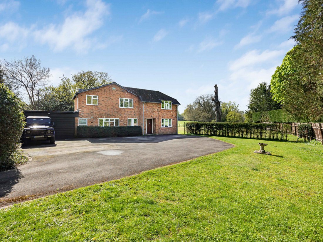 Haus in Hurst (St Nicholas Hurst), St. Nicholas, Hurst, England 2 - 17760192