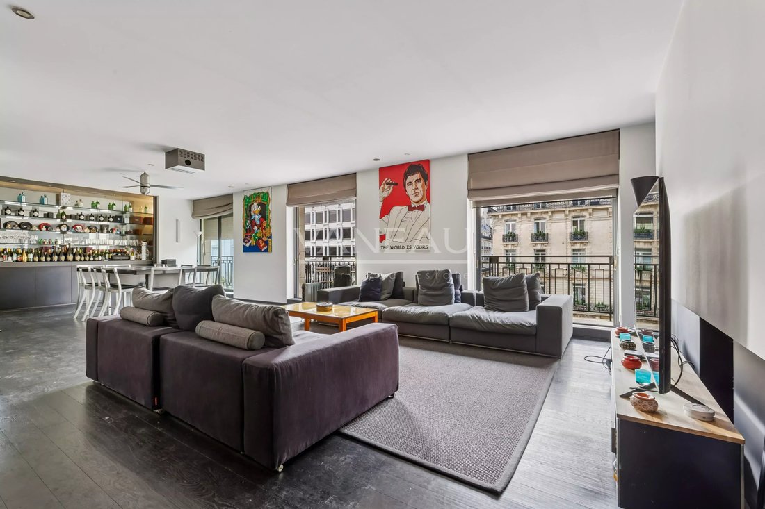 Apartment in Triangle d'Or, Paris 8e Arrondissement, Paris 2 - 17757277