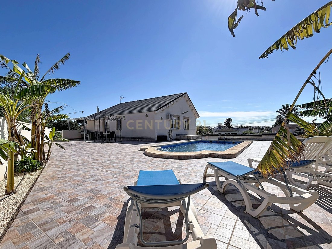 Villa in Torrevieja, Valencian Community, Spain 1 - 17759273