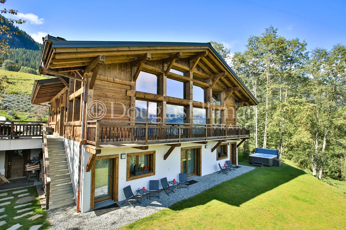 Chalet in Les Houches, Auvergne-Rhône-Alpes, France 1 - 15220411