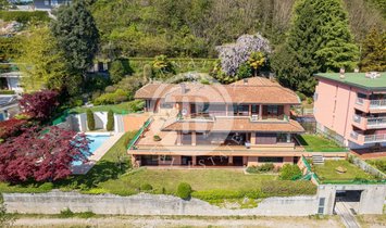 Villa in Monvalle, Lombardy, Italy 1