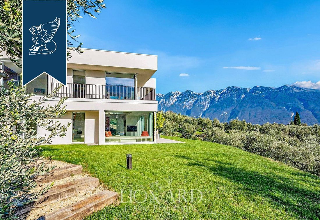 Villa in Tignale, Lombardy, Italy 2 - 17656165