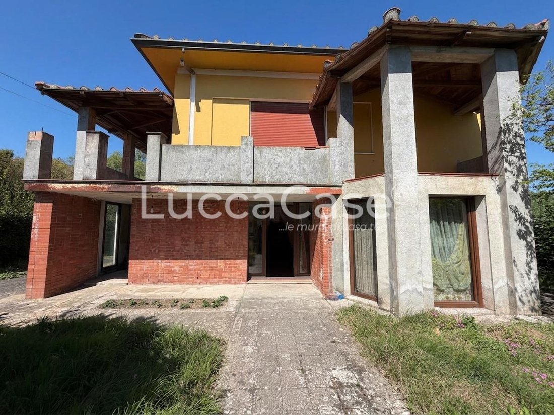 Villa in Center, Capannori, Tuscany 1 - 17758125