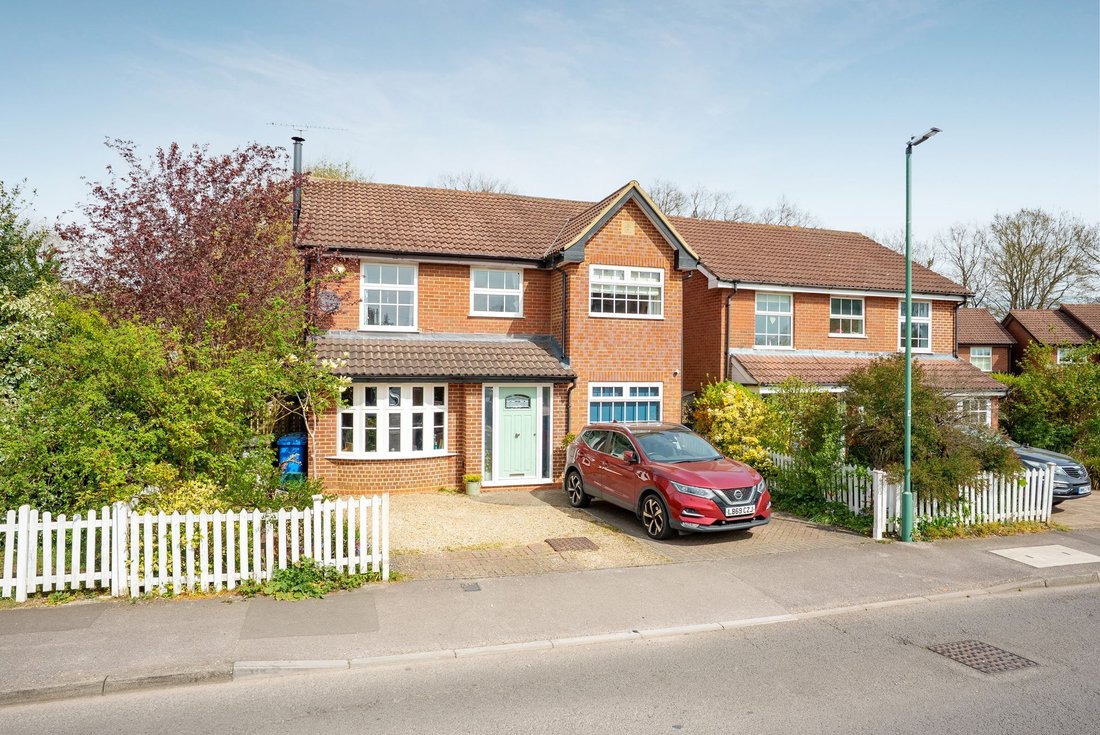 House in Sunninghill, England 1 - 17758084