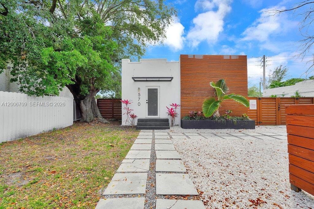 House in Miami, Florida, United States 1 - 17754773