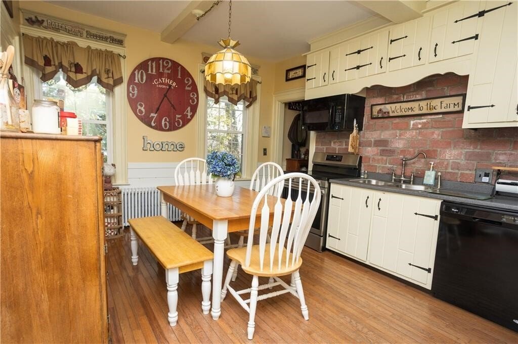 House in Woonsocket, Rhode Island, United States 4 - 17759162