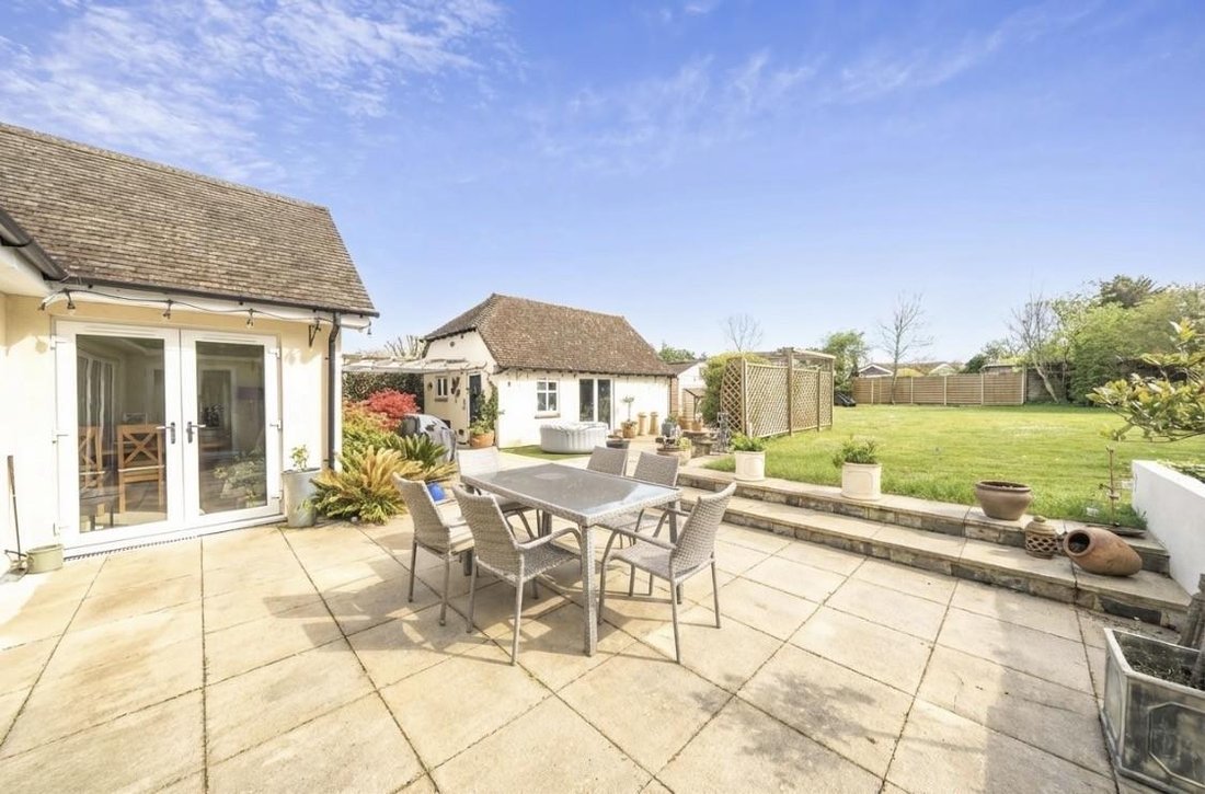 House in Guildford, England 4 - 17754906